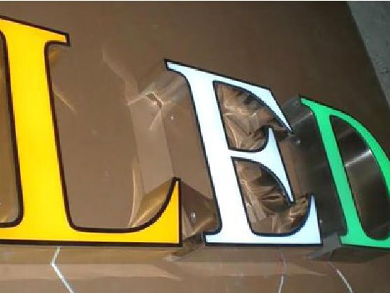 汉川介绍LED招牌的基础知识。