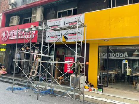 汉川制作广告招牌如何避免它发黄？